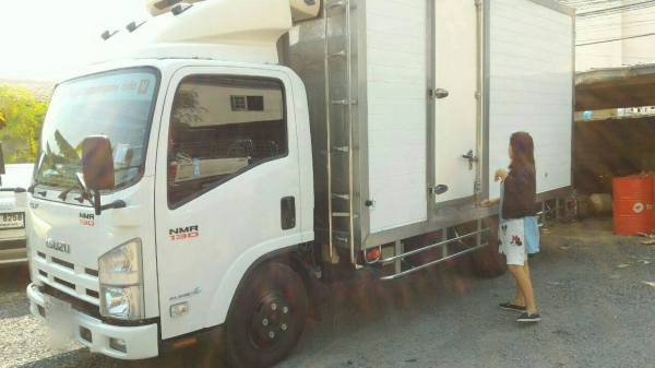 ขายรถ 6 ล้อ อีซูซุ NMR 130 แรง ปี 56 ตู้เย็นพร้อมเครื่องทำความเย็นรุ่นใหม่ ยาว 4.2 ม. สภาพสวยจัด เหมือนใหม่ป้ายแดง ยังไม่ได้ใช้งาน จัดแนนท์ได้ครับ สนใจติดต่อได้ที่ 081-9420141  ,  081-5715326
