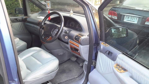 Citroen Evasion รถแวน สีน้ำเงิน เครื่อง 2000 แก๊สหัวฉีด ถังโดนัส เกียร์ออร์โต้ เบาะ 3 แถว นั่งสบาย นิ่มนวล