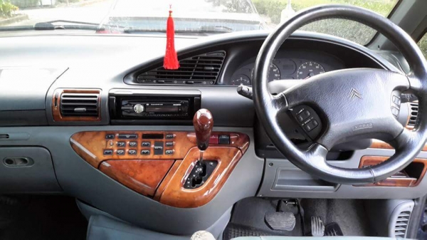 Citroen Evasion รถแวน สีน้ำเงิน เครื่อง 2000 แก๊สหัวฉีด ถังโดนัส เกียร์ออร์โต้ เบาะ 3 แถว นั่งสบาย นิ่มนวล