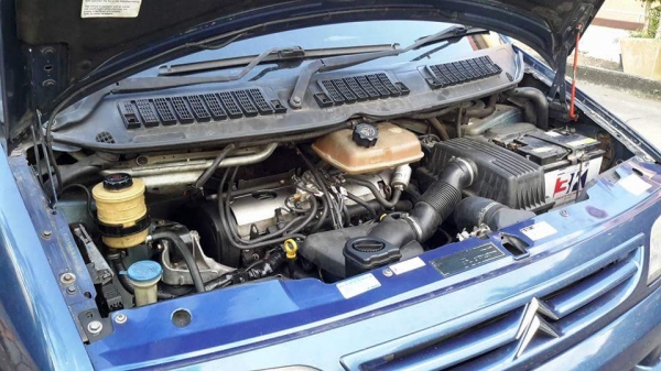 Citroen Evasion รถแวน สีน้ำเงิน เครื่อง 2000 แก๊สหัวฉีด ถังโดนัส เกียร์ออร์โต้ เบาะ 3 แถว นั่งสบาย นิ่มนวล