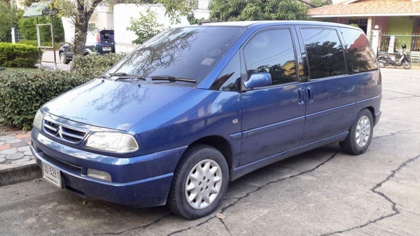 Citroen Evasion รถแวน สีน้ำเงิน เครื่อง 2000 แก๊สหัวฉีด ถังโดนัส เกียร์ออร์โต้ เบาะ 3 แถว นั่งสบาย นิ่มนวล