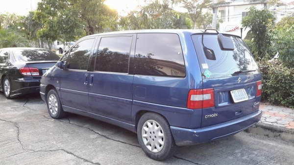 Citroen Evasion รถแวน สีน้ำเงิน เครื่อง 2000 แก๊สหัวฉีด ถังโดนัส เกียร์ออร์โต้ เบาะ 3 แถว นั่งสบาย นิ่มนวล