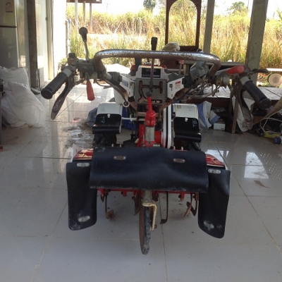 รถไถเดินตาม yanmar  เครื่องดีเซล 7 แรงม้า รุ่น NFAD7-L 5 เกียร์ ถอยหลัง 3 ระดับ สตาร์ทมือ พรวนดินได้โรตารี่ ขายพร้อม ผานพลิกดิน ผานยกร่อง ราคา 42000