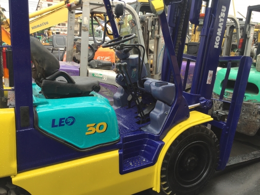 รถยกโคมัสสึรุ่น รุ่น 14 น้ำหนักยก 3 ตัน เสาสูง 3 เมตร เครื่องดีเซล เกียร์ธรรมดา รถยกโคมัสสึรุ่น รุ่น 14 น้ำหนักยก 3 ตัน เสาสูง 3 เมตร เครื่องดีเซล เกียร์ธรรมดา