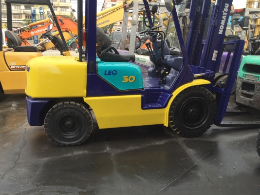 รถยกโคมัสสึรุ่น รุ่น 14 น้ำหนักยก 3 ตัน เสาสูง 3 เมตร เครื่องดีเซล เกียร์ธรรมดา รถยกโคมัสสึรุ่น รุ่น 14 น้ำหนักยก 3 ตัน เสาสูง 3 เมตร เครื่องดีเซล เกียร์ธรรมดา