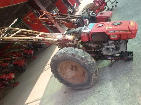 ขายเครื่องคูโบต้าอีที110 กับตัวรถบิกจิ๋วเดินหน้า2เกียร์ถอยหลัง1เกียร์ ขายใน  ราคา28500บาท รถอยู่วังบัว คลองขลุง กำแพงเพชร    สนใจสอบุถามได้ที่081 3655997 อำพร  พาเจริญ  ราคาต่อรองได้อีกนะครับ