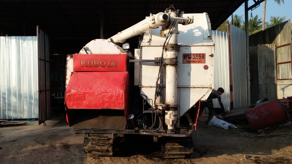 ขายรถเกี่ยว DC95GMใช้งานได้ปกติดูหน้างานได้ครับช่วงนี้เกี่ยวนาปรัง