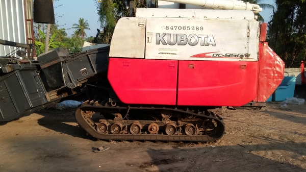 ขายรถเกี่ยว DC95GMใช้งานได้ปกติดูหน้างานได้ครับช่วงนี้เกี่ยวนาปรัง