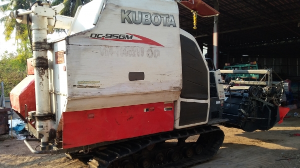 ขายรถเกี่ยว DC95GMใช้งานได้ปกติดูหน้างานได้ครับช่วงนี้เกี่ยวนาปรัง