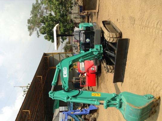 ขายรถขุดแบคโฮ KOBELCO SK024 ขนาดPc25   (มีลายหัวกระแทก) เครื่องแน่น ระบบไว (แทรคยางดี 100\%) รถพร้อมใช้งาน เอกสารใบอินวอยครบ