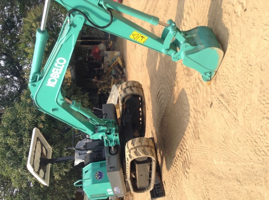 ขายรถขุดแบคโฮ KOBELCO SK024 ขนาดPc25   (มีลายหัวกระแทก) เครื่องแน่น ระบบไว (แทรคยางดี 100\%) รถพร้อมใช้งาน เอกสารใบอินวอยครบ