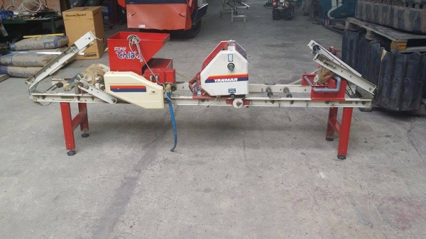เครื่องโรยเมล็ด YANMAR เก่าญี่ปุ่น รุ่น YPH301(2) สภาพสวยพร้อมใช้งาน เหมาะสำหรับนาดำ เพาะกล้าใส่ถาดดำนาขนาดตามมาตรฐาน เครื่องโรยเมล็ด YANMAR เก่าญี่ปุ่น รุ่น YPH301(2) สภาพสวยพร้อมใช้งาน เหมาะสำหรับนาดำ เพาะกล้าใส่ถาดดำนาขนาดตามมาตรฐาน