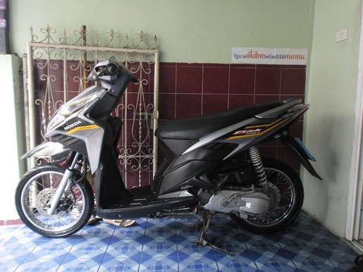 ขายถูกๆ CLICK I สภาพใช้งานได้(ควรอ่านละเอียดก่oนโทรนะครับ)รถมีเล่มพร้อม