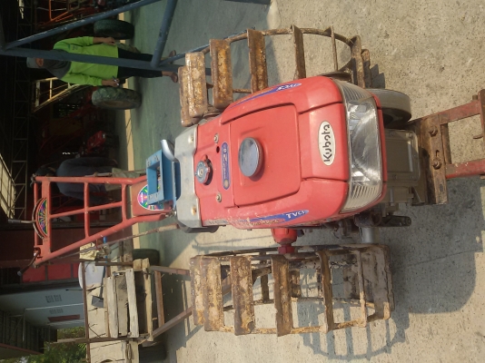 ขายเครื่องคูโบต้าอาที100 กับตัวรถสยาม99 เดินหน้า2เกียร์ถอยหลัง1เกียร์ ขายใน  ราคา38500บาท รถอยู่วังบัว คลองขลุง กำแพงเพชร    สนใจสอบุถามได้ที่081 3655997 อำพร  พาเจริญ  ราคาต่อรองได้อีกนะครับ