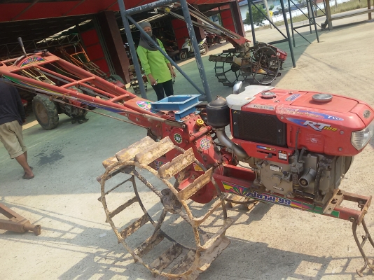 ขายเครื่องคูโบต้าอาที100 กับตัวรถสยาม99 เดินหน้า2เกียร์ถอยหลัง1เกียร์ ขายใน  ราคา38500บาท รถอยู่วังบัว คลองขลุง กำแพงเพชร    สนใจสอบุถามได้ที่081 3655997 อำพร  พาเจริญ  ราคาต่อรองได้อีกนะครับ