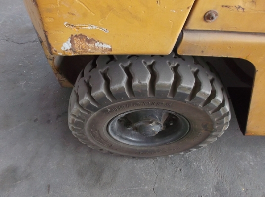 ขายโฟล์คลิฟท์  โคมัทสุ  FG25L เสาสูง3เมตร มีHing งากระดก ติดแก๊ส