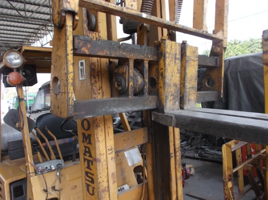 ขายโฟล์คลิฟท์  โคมัทสุ  FG25L เสาสูง3เมตร มีHing งากระดก ติดแก๊ส