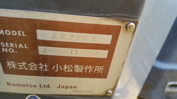 รถบด 9 ล้อยาง Komatsu JW200 รุ่นใหม่ สภาพสวย พร้อมใใช้งาน ชม.การทำงาน 3000 ชม.