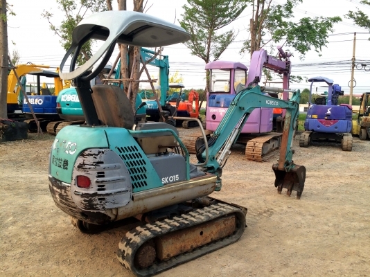 ขายรถแม็คโคร KOBELCO SK015 เก่านอก มี VDO ทดลองขับให้ดู สภาพพร้อมใช้งาน ติดต่อ 086-775-7900 086-324-1992