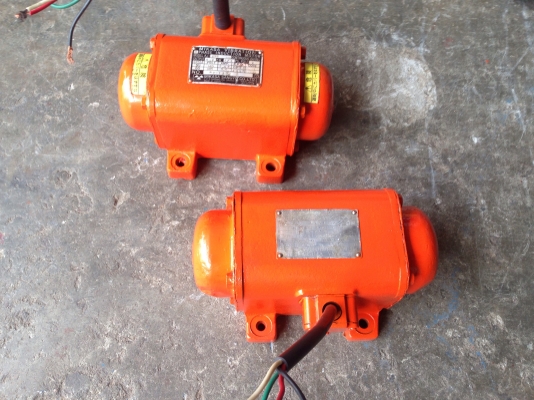 ขายมอเตอร์สั่น-เขย่า Mikasa 1/3HP. 380V made in Japan สภาพสวย วิ่งนิ่ม พร้อมใช้งาน มี 2ตัวครับ