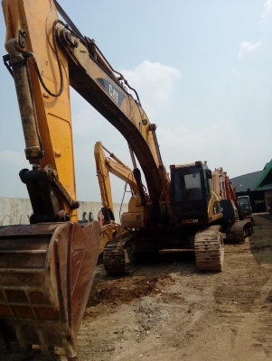 ขายรถเเมคเเมคโคร330 รถสวยพร้อมใช่งานได้เเรงดีมากเดิมทังคันสนใจชอบโทรเลย0818021463-0616582035