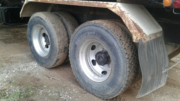 ต้องการขายด่วน  รถบรรทุก 10 ล้อ MITSUBISHI FN527 TF  220 เทอร์โบ รถเจ้าของขายเอง ราคาคุยกันได้นะคะ