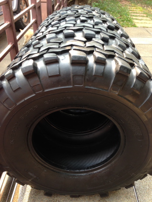 ยาง Super swamper 35 12.5 R16.5 ดอกเต็มๆ ลุยได้อีกหลายปี ราคาไม่แพง