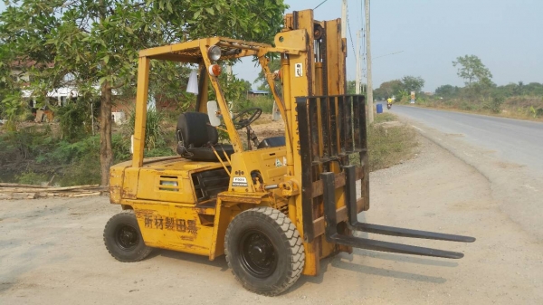 ขายด่วนรถยกKOMATSU FD20-8ดีเซลยก2ตันเสาสูง3เมตรรถนอกนำเข้ายังไม่เคยใช้งานในเมืองไทยเลย