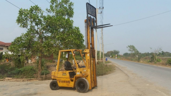 ขายด่วนรถยกKOMATSU FD20-8ดีเซลยก2ตันเสาสูง3เมตรรถนอกนำเข้ายังไม่เคยใช้งานในเมืองไทยเลย