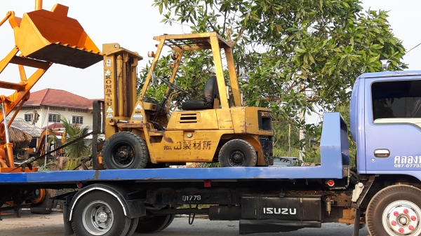 ขายด่วนรถยกKOMATSU FD20-8ดีเซลยก2ตันเสาสูง3เมตรรถนอกนำเข้ายังไม่เคยใช้งานในเมืองไทยเลย