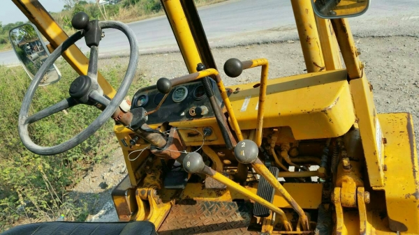 ขายด่วนรถยกKOMATSU FD20-8ดีเซลยก2ตันเสาสูง3เมตรรถนอกนำเข้ายังไม่เคยใช้งานในเมืองไทยเลย