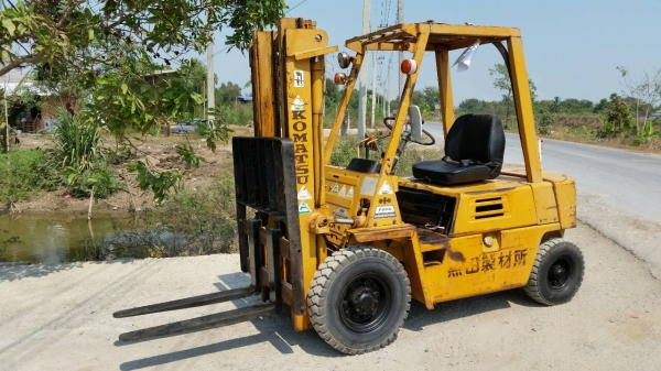 ขายด่วนรถยกKOMATSU FD20-8ดีเซลยก2ตันเสาสูง3เมตรรถนอกนำเข้ายังไม่เคยใช้งานในเมืองไทยเลย