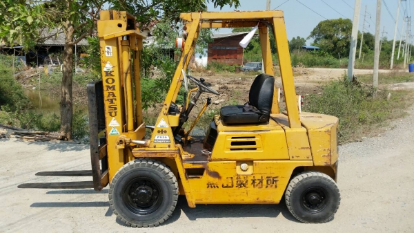 ขายด่วนรถยกKOMATSU FD20-8ดีเซลยก2ตันเสาสูง3เมตรรถนอกนำเข้ายังไม่เคยใช้งานในเมืองไทยเลย