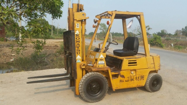 ขายด่วนรถยกKOMATSU FD20-8ดีเซลยก2ตันเสาสูง3เมตรรถนอกนำเข้ายังไม่เคยใช้งานในเมืองไทยเลย