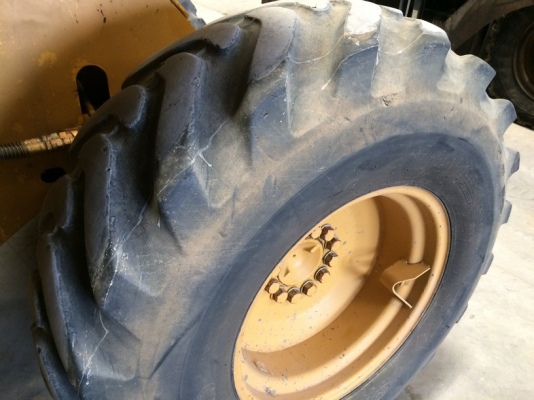 Komatsu WA100-1 SN: 34239 นำเข้าจากญี่ปุ่น สภาพสวย ต้องการขายล้างสต็อคครับ เสนอราคามาได้เลย