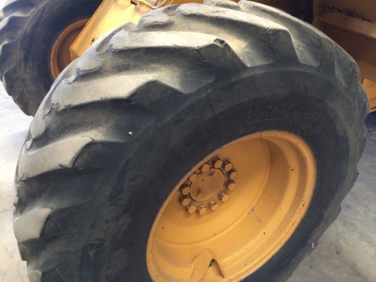 Komatsu WA100-1 SN: 34239 นำเข้าจากญี่ปุ่น สภาพสวย ต้องการขายล้างสต็อคครับ เสนอราคามาได้เลย