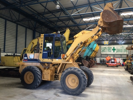 Komatsu WA100-1 SN: 34239 นำเข้าจากญี่ปุ่น สภาพสวย ต้องการขายล้างสต็อคครับ เสนอราคามาได้เลย