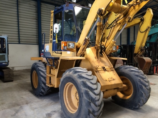 Komatsu WA100-1 SN: 34239 นำเข้าจากญี่ปุ่น สภาพสวย ต้องการขายล้างสต็อคครับ เสนอราคามาได้เลย