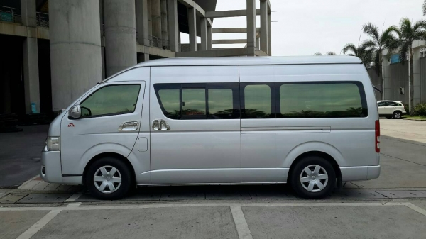 toyota commuter2.5d4d เกียร์ธรรมดา แต่งVIPเต็มลำ
