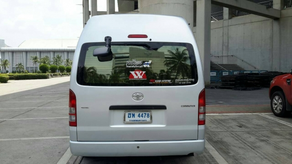 toyota commuter2.5d4d เกียร์ธรรมดา แต่งVIPเต็มลำ