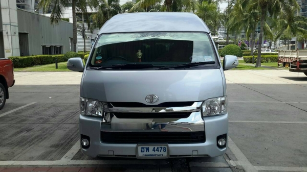toyota commuter2.5d4d เกียร์ธรรมดา แต่งVIPเต็มลำ