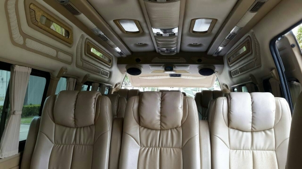 toyota commuter2.5d4d เกียร์ธรรมดา แต่งVIPเต็มลำ