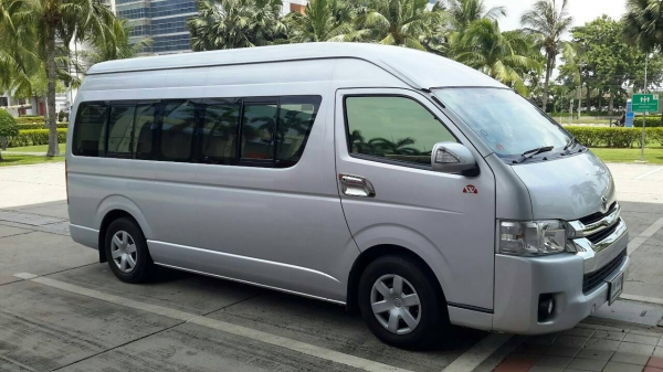 toyota commuter2.5d4d เกียร์ธรรมดา แต่งVIPเต็มลำ