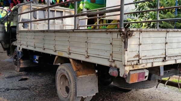 ขายรถ 6 ล้อ Mitsubishi  center