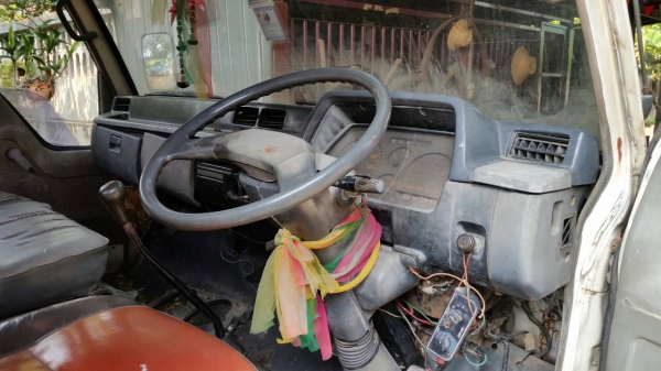 ขายรถ 6 ล้อ Mitsubishi  center