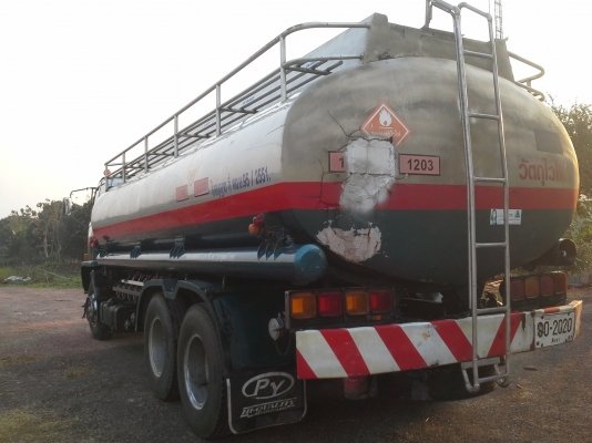 ISUZU 10ล้อ เพลาเดียว ถังน้ำมัน เครื่อง195แรง สภาพสวย ยางดี 10เส้น  เครื่องดี ครัทซีสวย ขาย 850,000 บาท ศุภากร  081-1903107 ,081-4252943