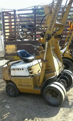 ขาย รถตักล้อยาง แบบยางหน้าคู่ TOYOTA 2SG7 เก่านอก ราคาถูกมากครับ