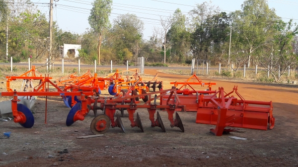 ขายอุปกรณ์ติดรถไถหลายรายการครับ