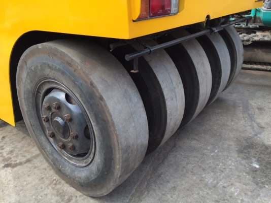 ขายด่วนรถบดล้อยาง9ล้อDYNAPAC R20B พร้อมใช้งาน เล่มทะเบียน