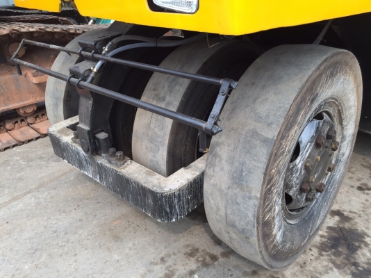 ขายด่วนรถบดล้อยาง9ล้อDYNAPAC R20B พร้อมใช้งาน เล่มทะเบียน